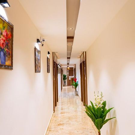Hotel Lee Grand Ānand Екстериор снимка