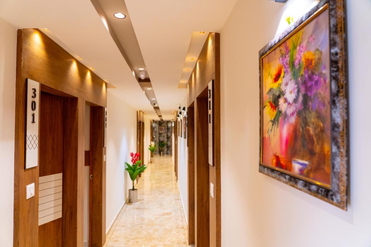 Hotel Lee Grand Ānand Екстериор снимка