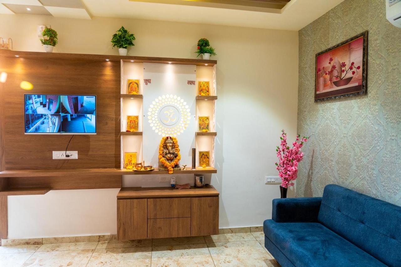 Hotel Lee Grand Ānand Екстериор снимка
