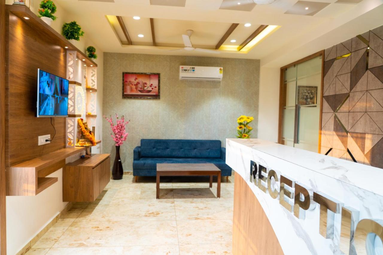Hotel Lee Grand Ānand Екстериор снимка