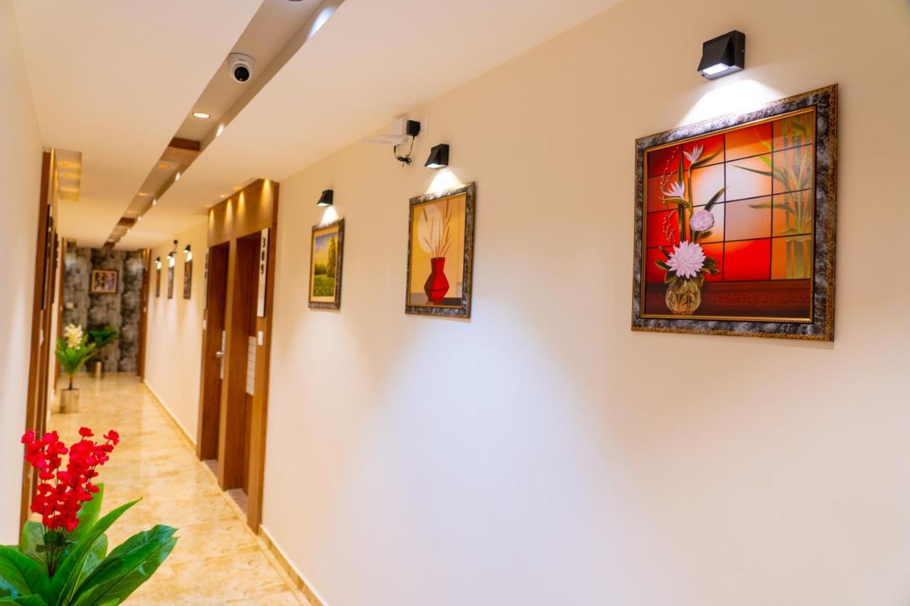 Hotel Lee Grand Ānand Екстериор снимка