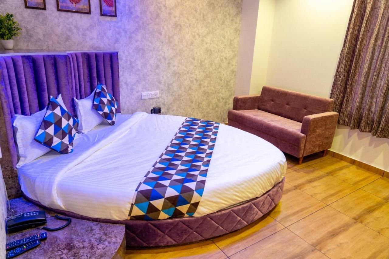Hotel Lee Grand Ānand Екстериор снимка