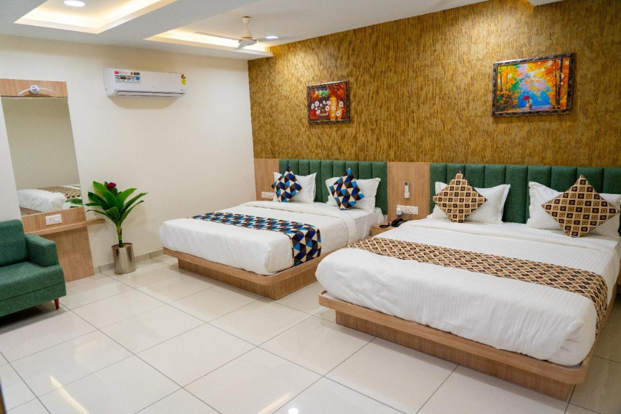Hotel Lee Grand Ānand Екстериор снимка