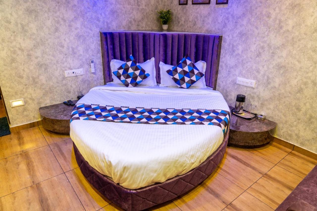 Hotel Lee Grand Ānand Екстериор снимка